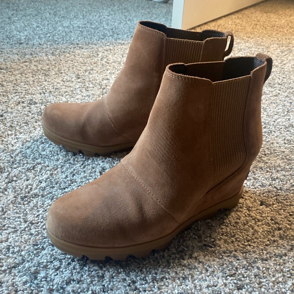 Women’s Sorel wedge boots size 9